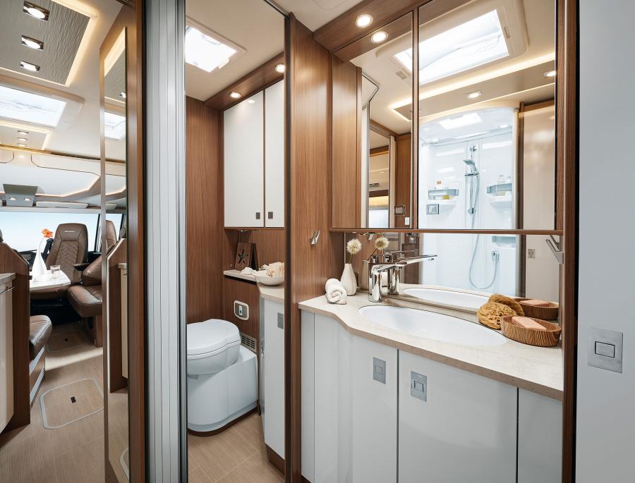 Интерьер Burstner Elegance i 910 G 2018 года  (фото 4 из 5)